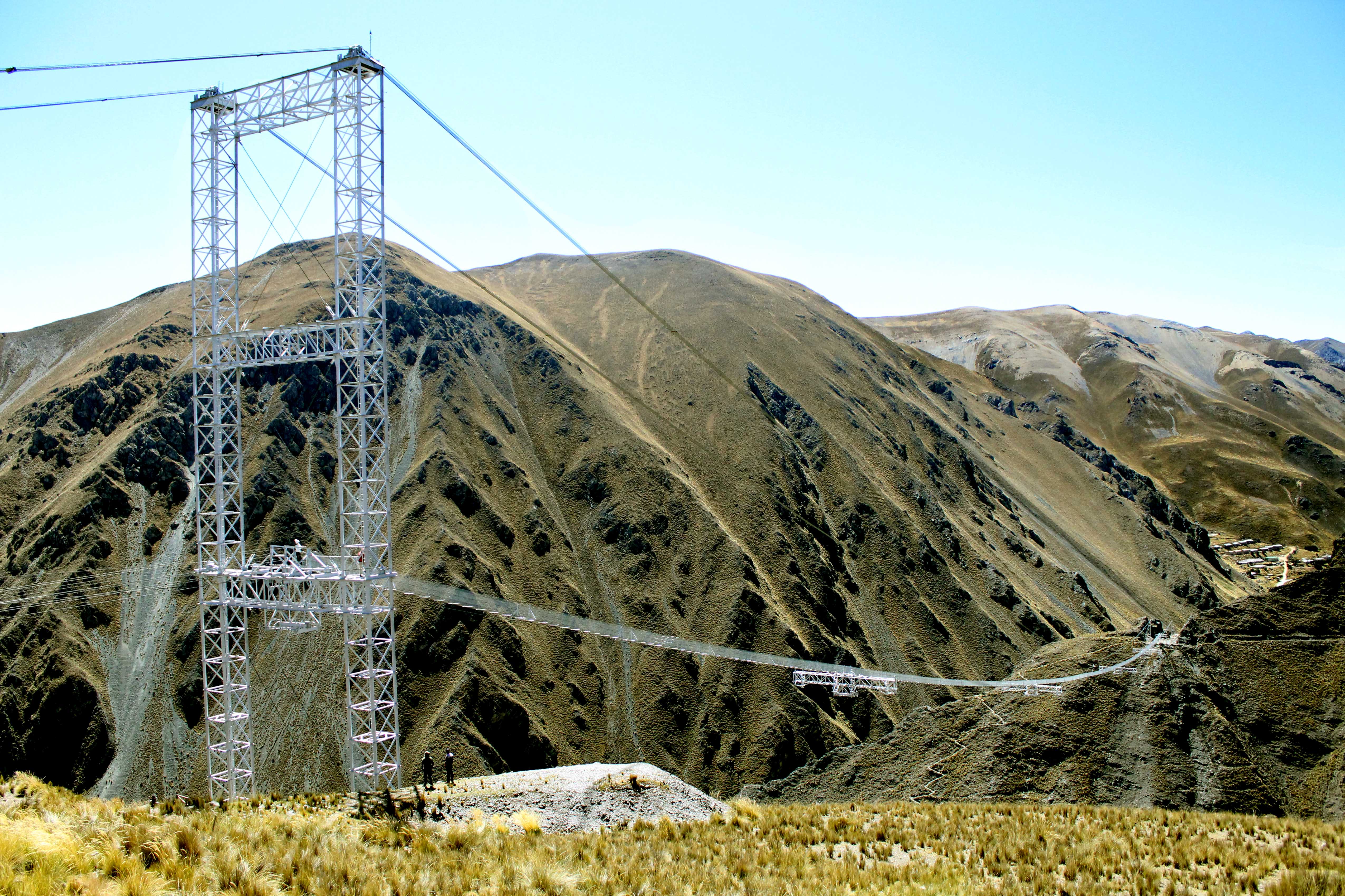 Activos Mineros desmantela antiguo Puente Chumpe en Yauyos