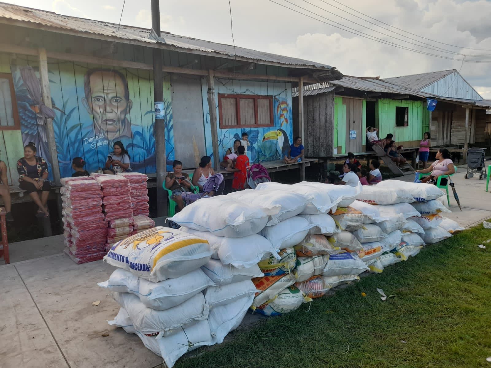 Petroperú_entrega de víveres_a comunidades