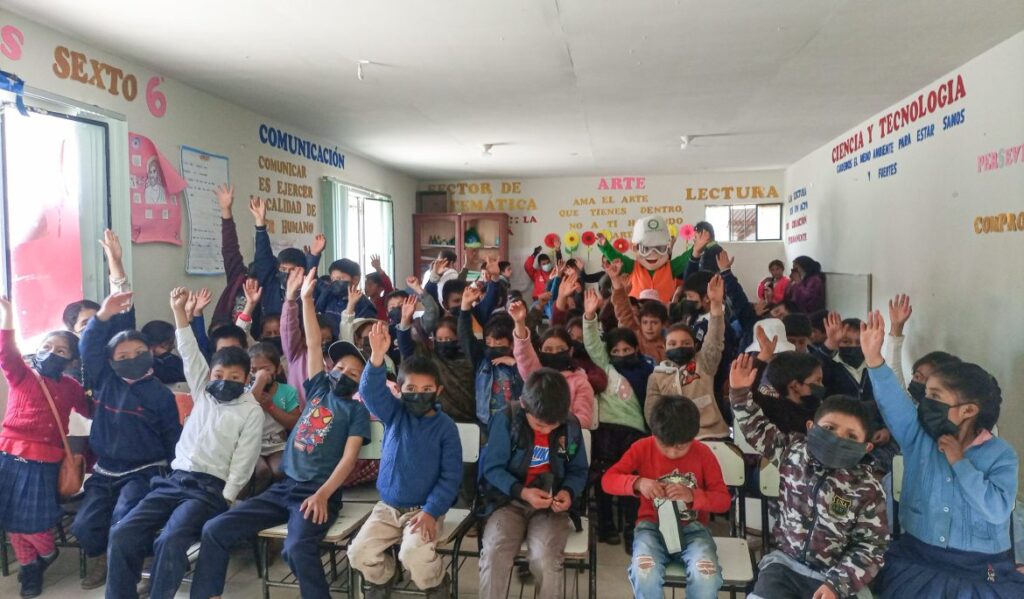 AMSAC en la escuela 80 estudiantes de Michiquillay aprendieron cómo cuidar el medio ambiente