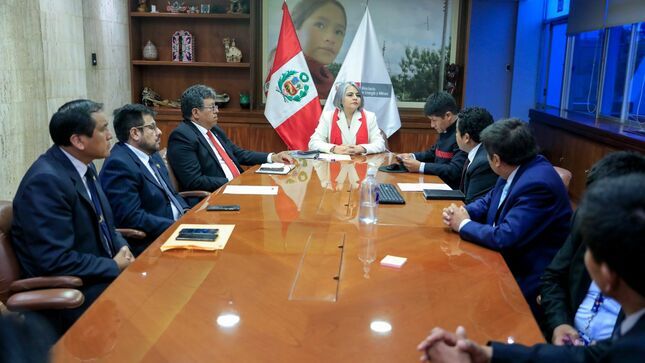 MINEM-y-Gobierno-Regional-de-Puno-suscriben-convenio-para-impulsar-masificación-de-gas-natural-en-re