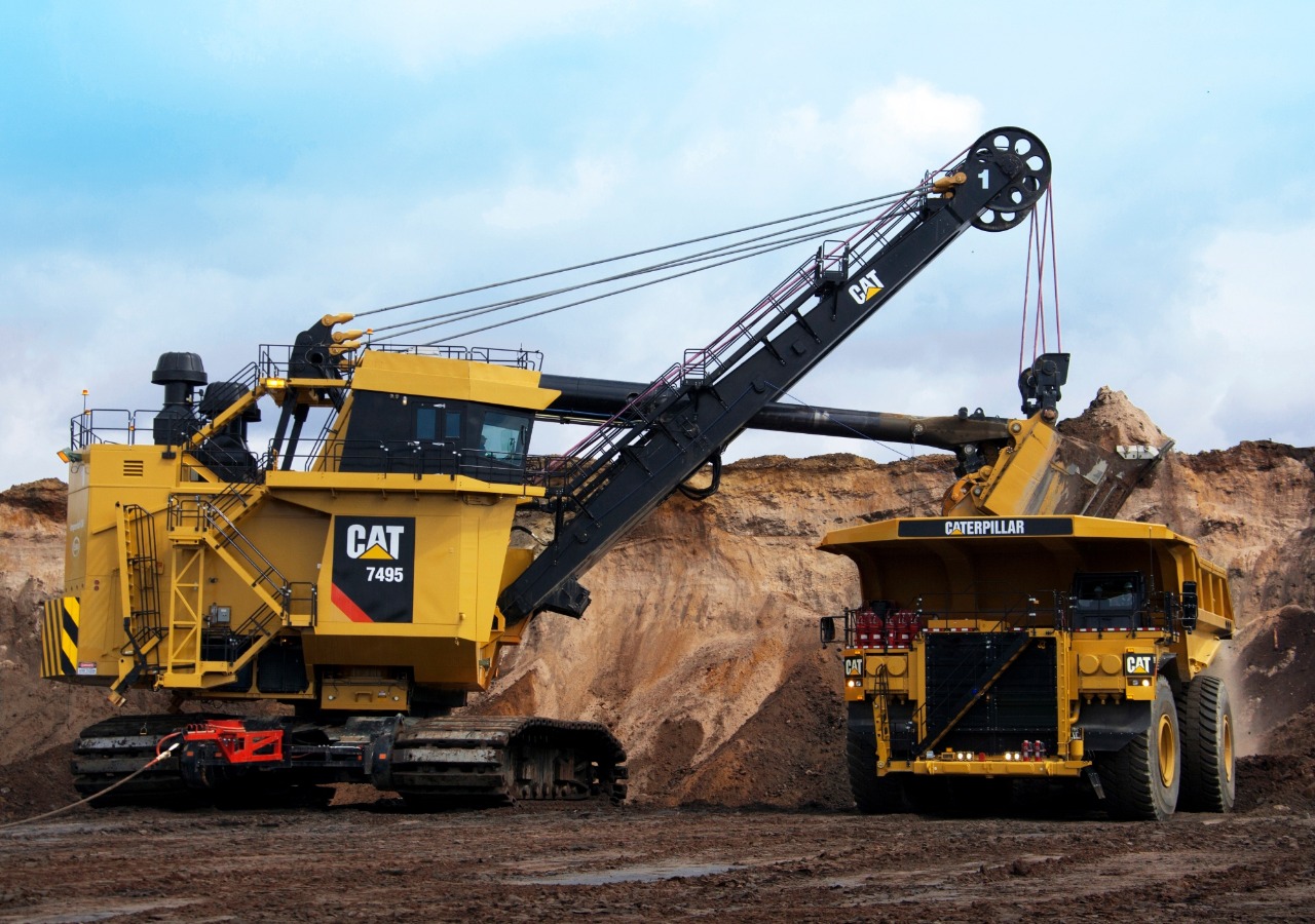 Palas y camiones gigantes Caterpillar en Cuajone marcan récord mundial