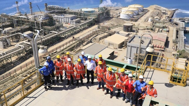 Ministro Vera Gargurevich realiza visita técnica a la Nueva Refinería Talara