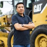 Peruano logra ser el primer graduado internacional del programa ThinkBIGGER de Caterpillar