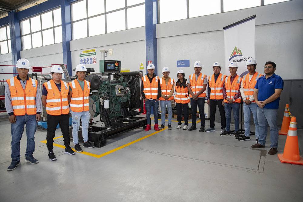 20 jóvenes de Espinar inician prácticas profesionales en Komatsu y Ferreyros en Lima