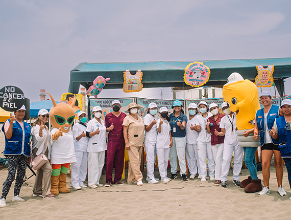 Fenix promueve campaña de salud en playa de Chilca