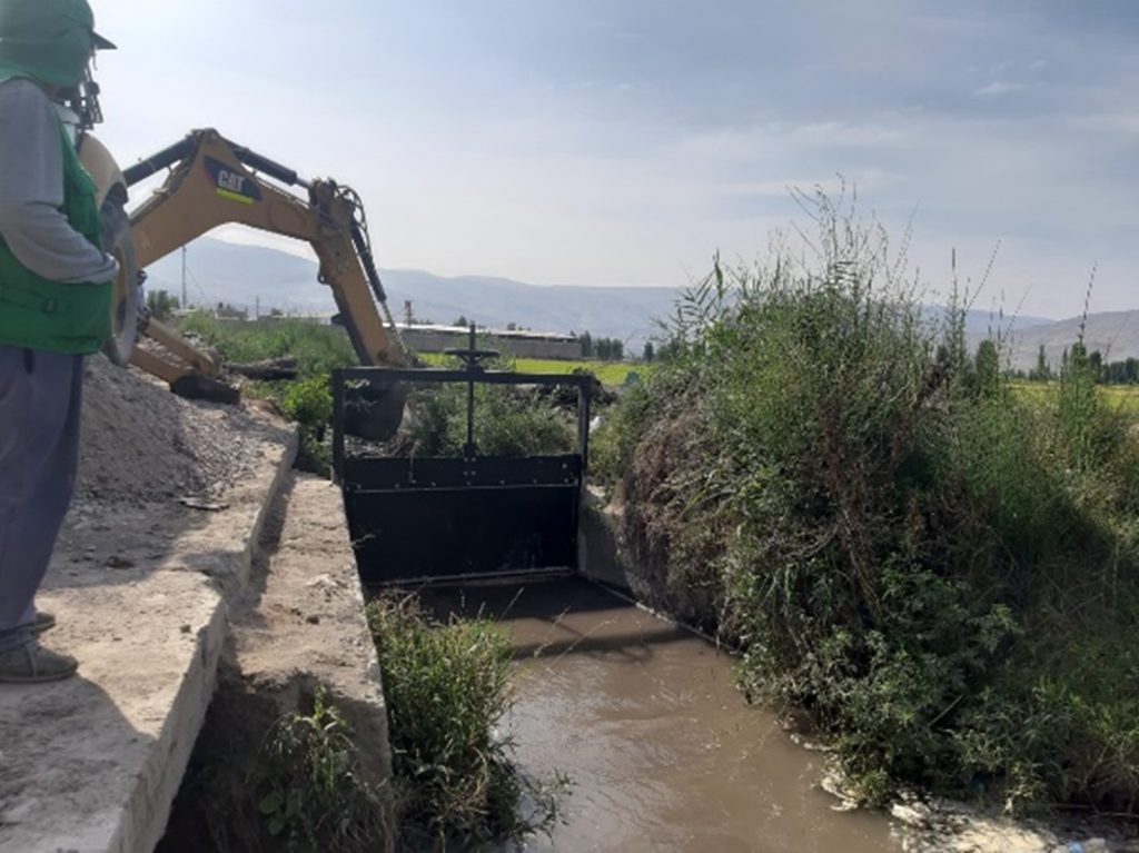 Instalaron compuertas para mejorar distribución y uso de agua en el valle de Majes