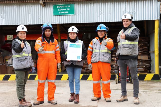 Minera Bateas recibe su primera estrella por programa de huella de carbono del MINAM