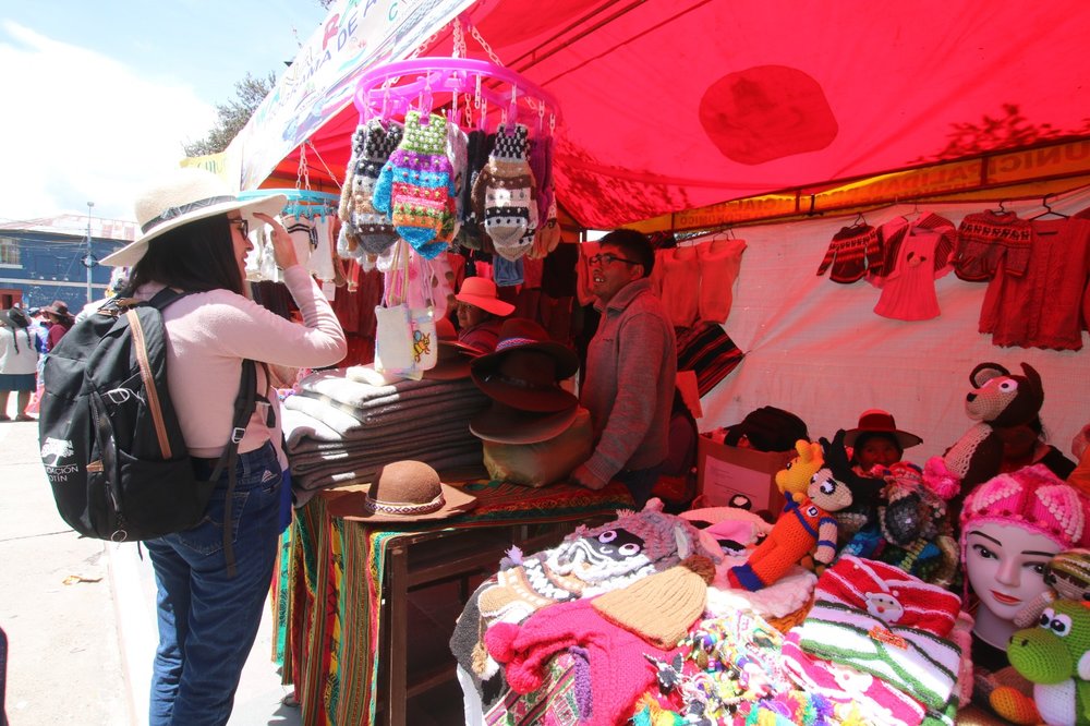 Antapaccay organizó feria artesanal Awana Raymi en la Plaza de Armas de Espinar en Cusco