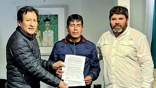 Concluye Mesa de Diálogo con la firma de Convenio Marco entre la Comunidad Campesina de Atcas y la empresa Minera IRL S.A.