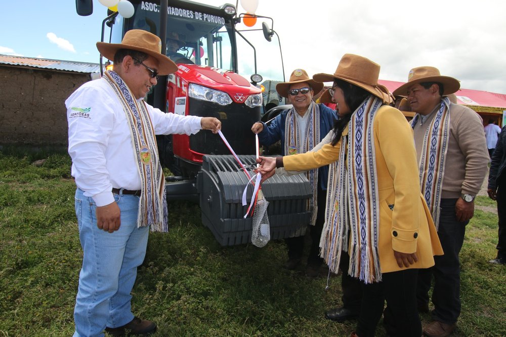 Cusco Productores de la comunidad de Huisa Collana cuentan con nueva maquinaria y equipos agrícolas