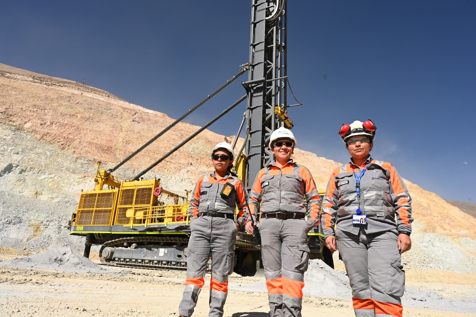 Día Internacional de la Mujer Mujeres lideran proceso de perforación y voladura en la mina Quellaveco