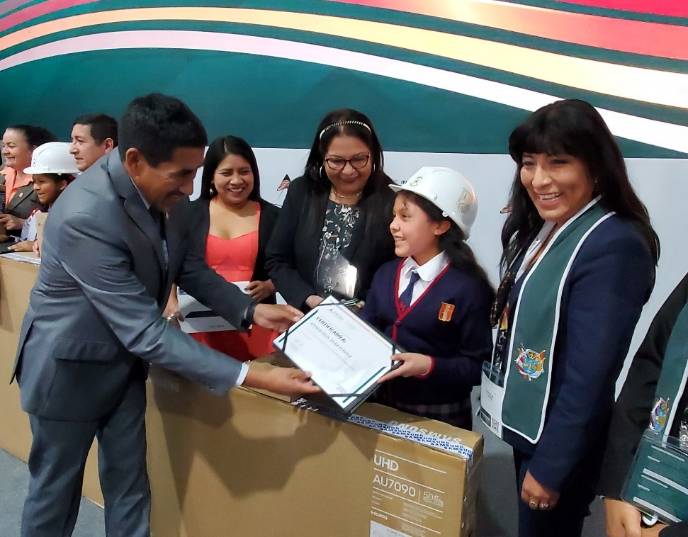 Lanzan convocatoria al Premio Escolar PERUMIN dirigido a alumnos de primaria y secundaria de todo el país