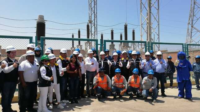 Ministro Oscar Vera inaugura obras de electrificación en beneficio de 112,000 personas en Arequipa