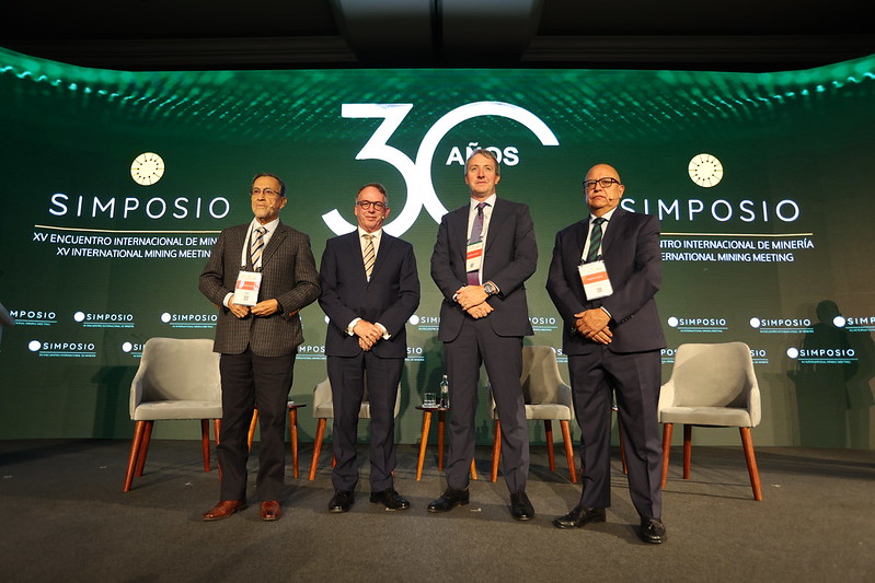 Inversiones en proyectos mineros - SIMPOSIO