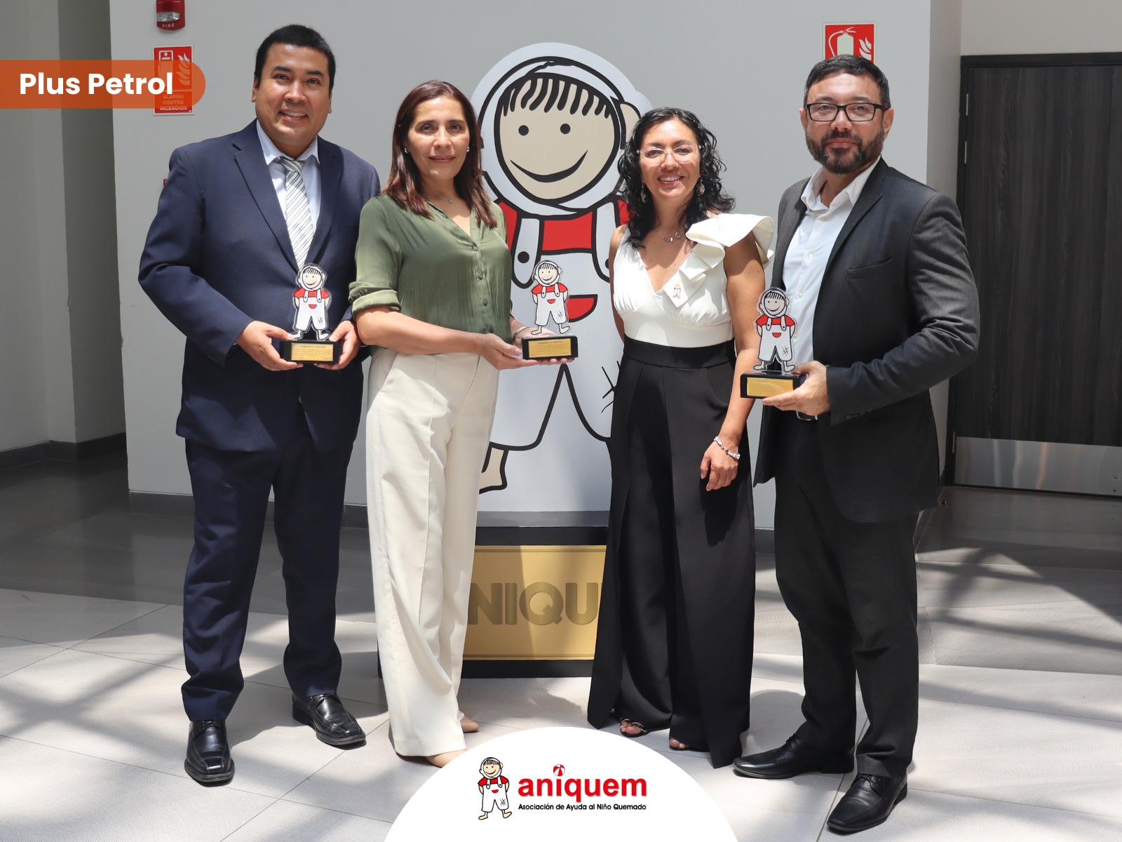 Equipo de Pluspetrol en la premiación de Aniquem
