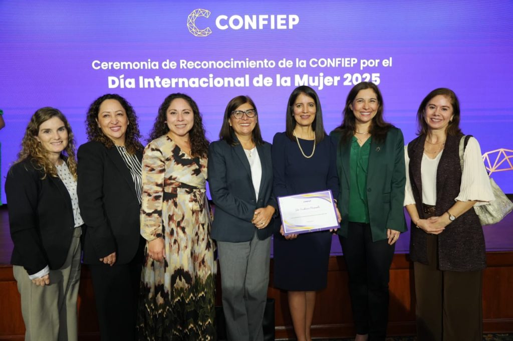Premiación en Confiep