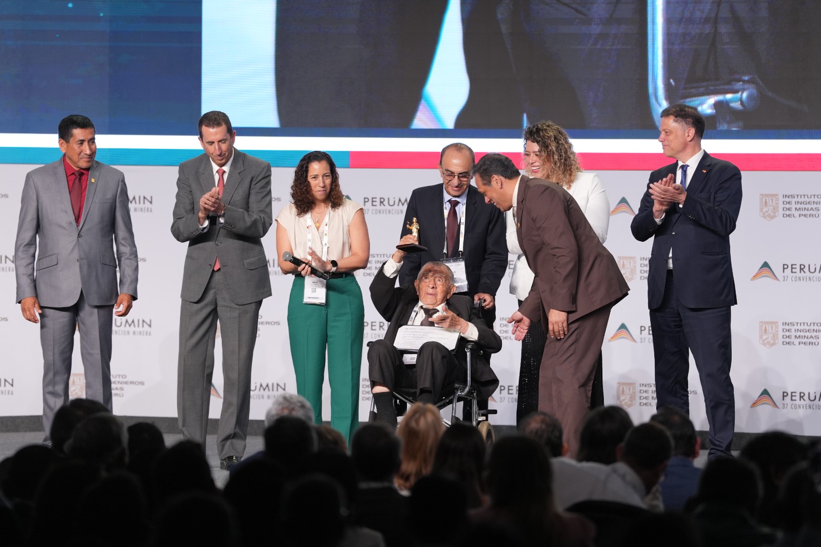 Autor de Coquito homenajeado en Perumin