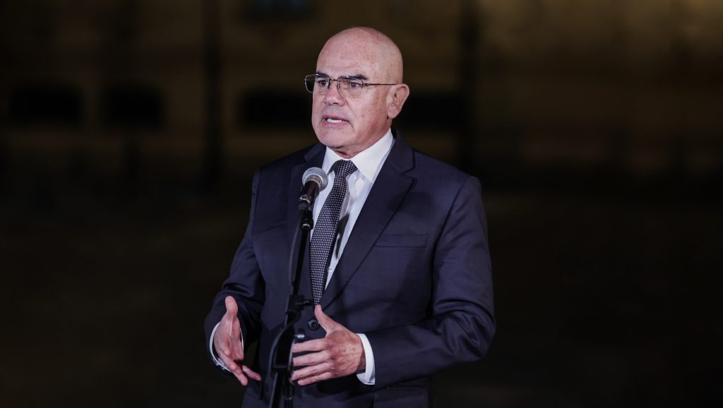 Premier Ernesto Álvarez