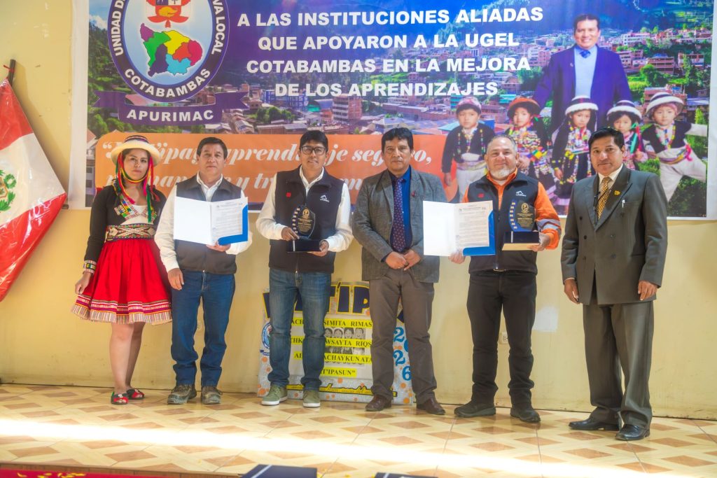 Las Bambas reconocida por su aporte a la educación apurimeña