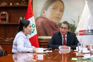 Reunión para obras de electrificación rural